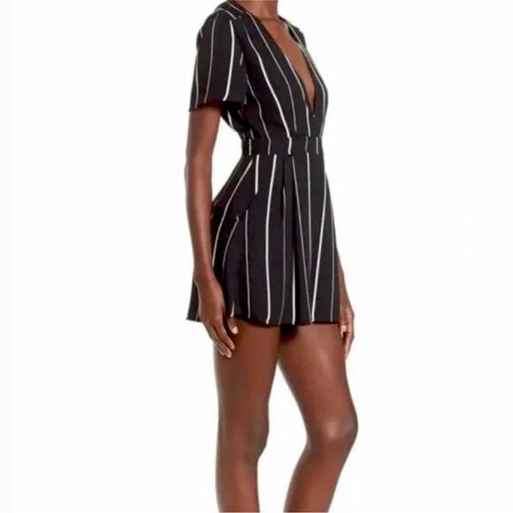 ASTR The Label Short Sleeve Deep V Striped Romper Black White Size Large - Picture 2 of 15